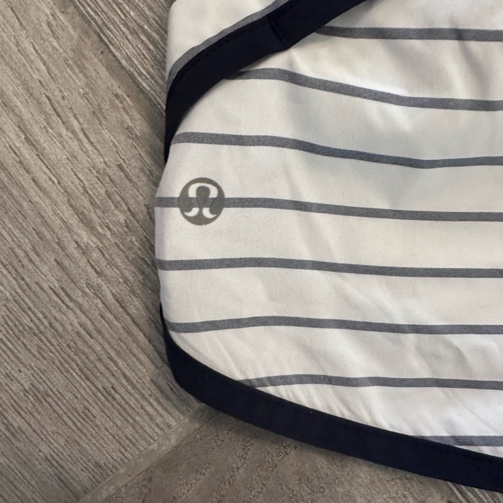 Lululemon Quiet Stripes Speed Shorts Navy Indigo Size 8 - Picture 5 of 6